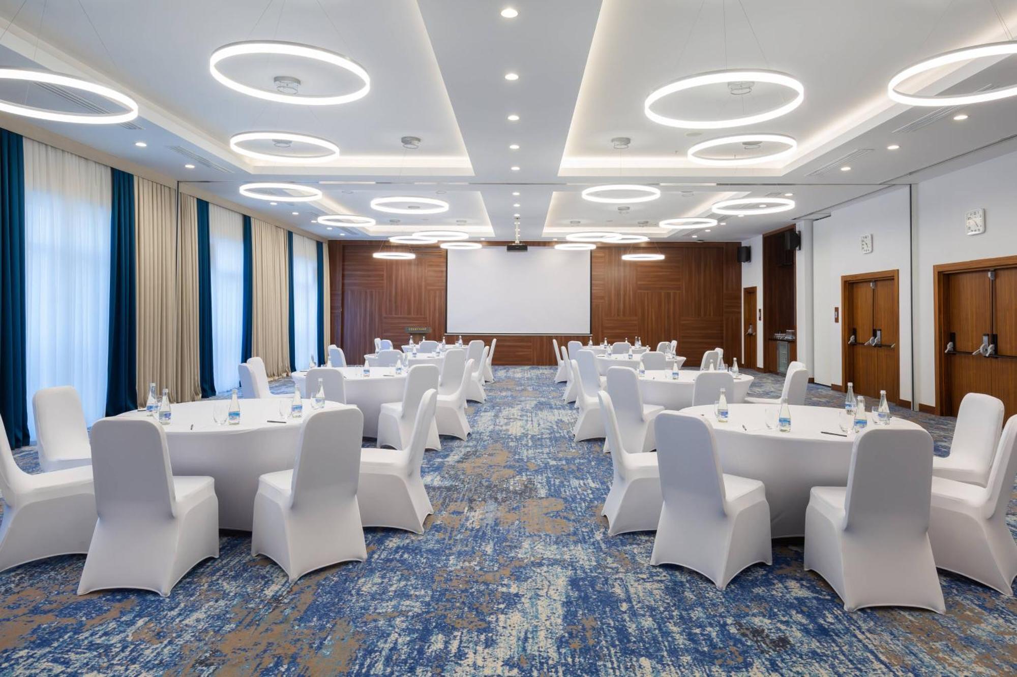 Courtyard By Marriott Tashkent Hotel Exterior photo