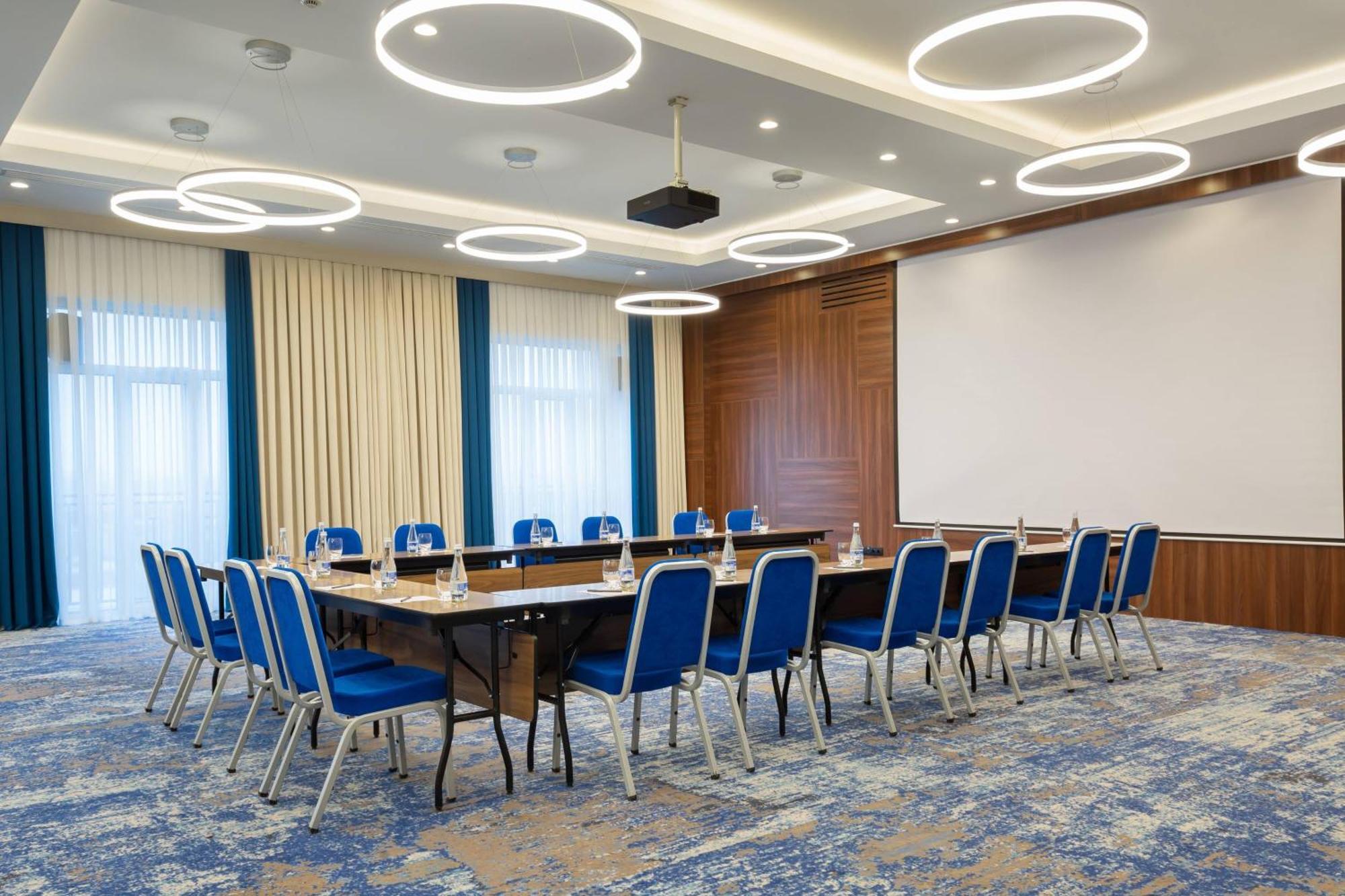 Courtyard By Marriott Tashkent Hotel Exterior photo