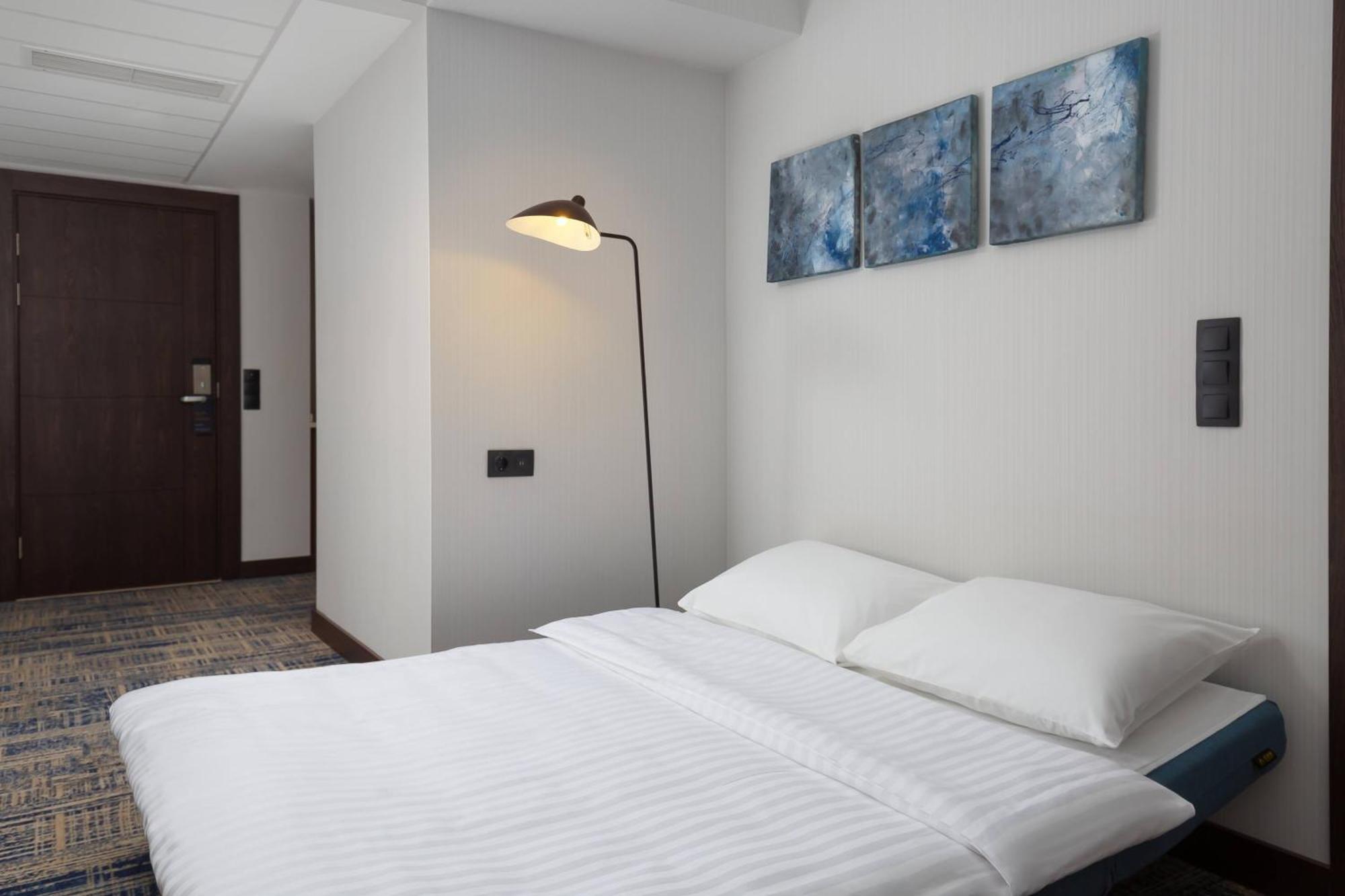 Courtyard By Marriott Tashkent Hotel Exterior photo