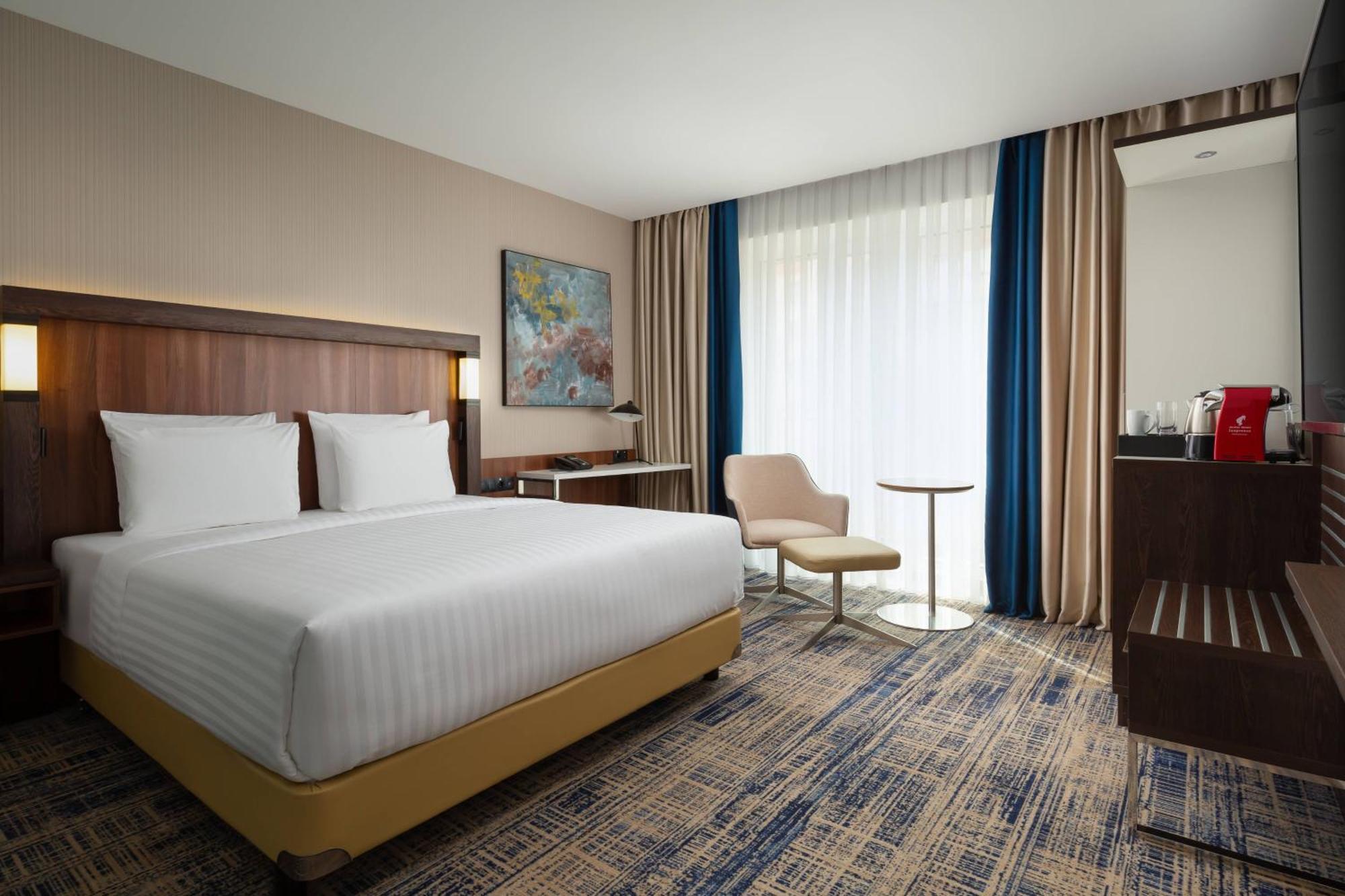 Courtyard By Marriott Tashkent Hotel Exterior photo